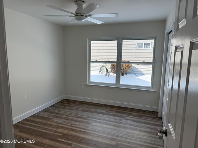 18 Mansfield Avenue, Manchester, NJ 08759