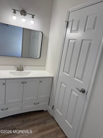 18 Mansfield Avenue, Manchester, NJ 08759