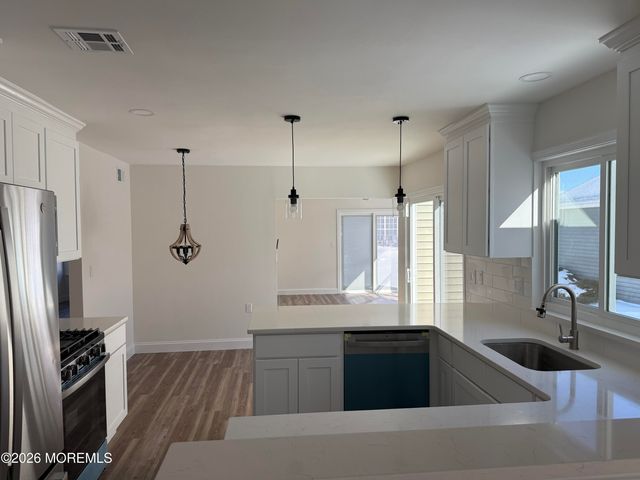 18 Mansfield Avenue, Manchester, NJ 08759