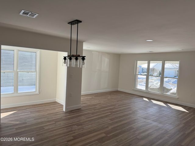 18 Mansfield Avenue, Manchester, NJ 08759