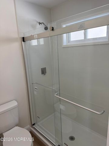 18 Mansfield Avenue, Manchester, NJ 08759