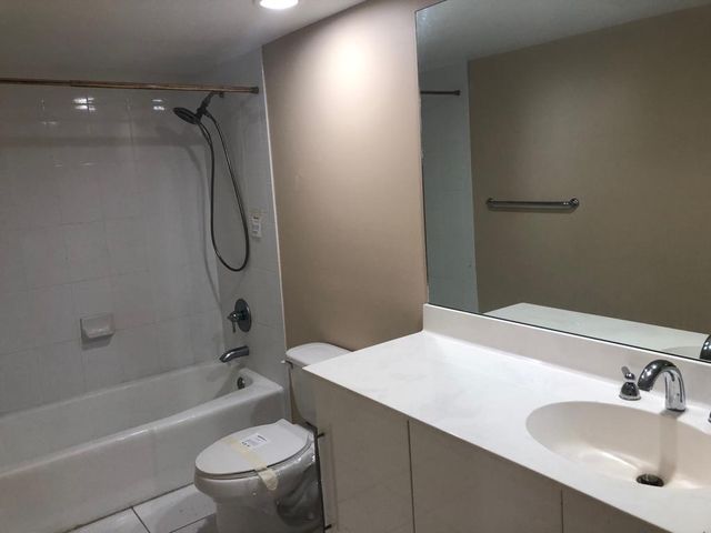 3000 S Ocean Drive 322, Hollywood, FL 33019