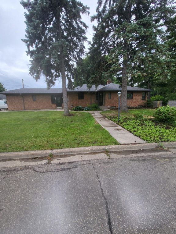3131 Parkview Boulevard, Robbinsdale, MN 55422