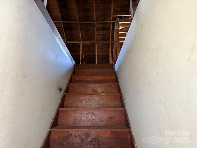 271 Sunnybrook Drive, Spruce Pine, NC 28777