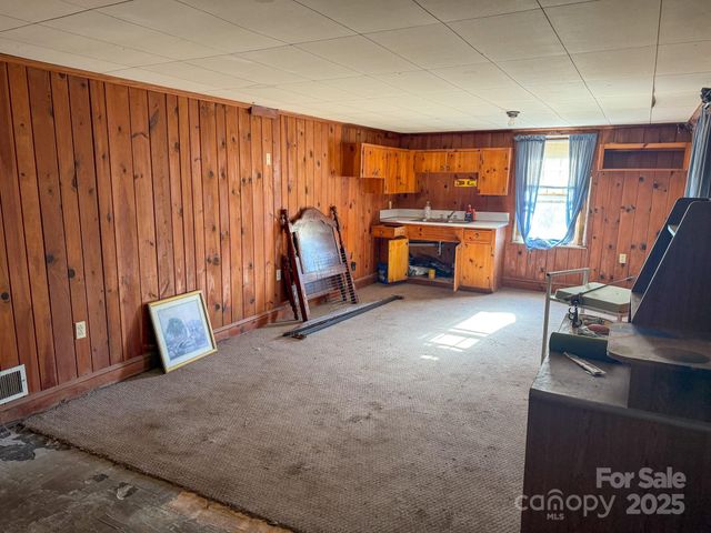 271 Sunnybrook Drive, Spruce Pine, NC 28777