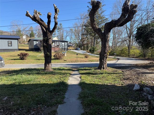 271 Sunnybrook Drive, Spruce Pine, NC 28777