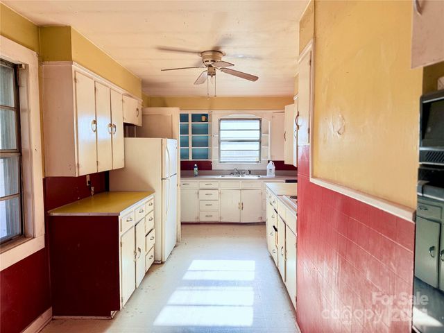 271 Sunnybrook Drive, Spruce Pine, NC 28777