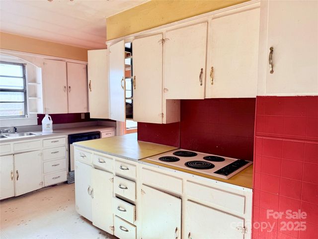 271 Sunnybrook Drive, Spruce Pine, NC 28777