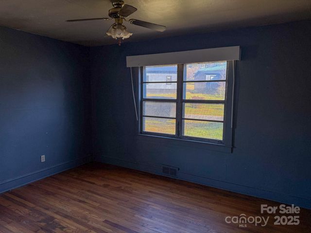 271 Sunnybrook Drive, Spruce Pine, NC 28777