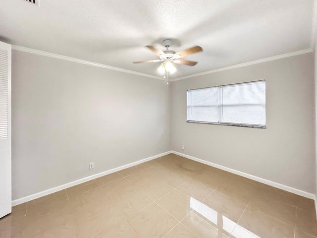 4808 Cresthaven Blvd Boulevard E, West Palm Beach, FL 33415