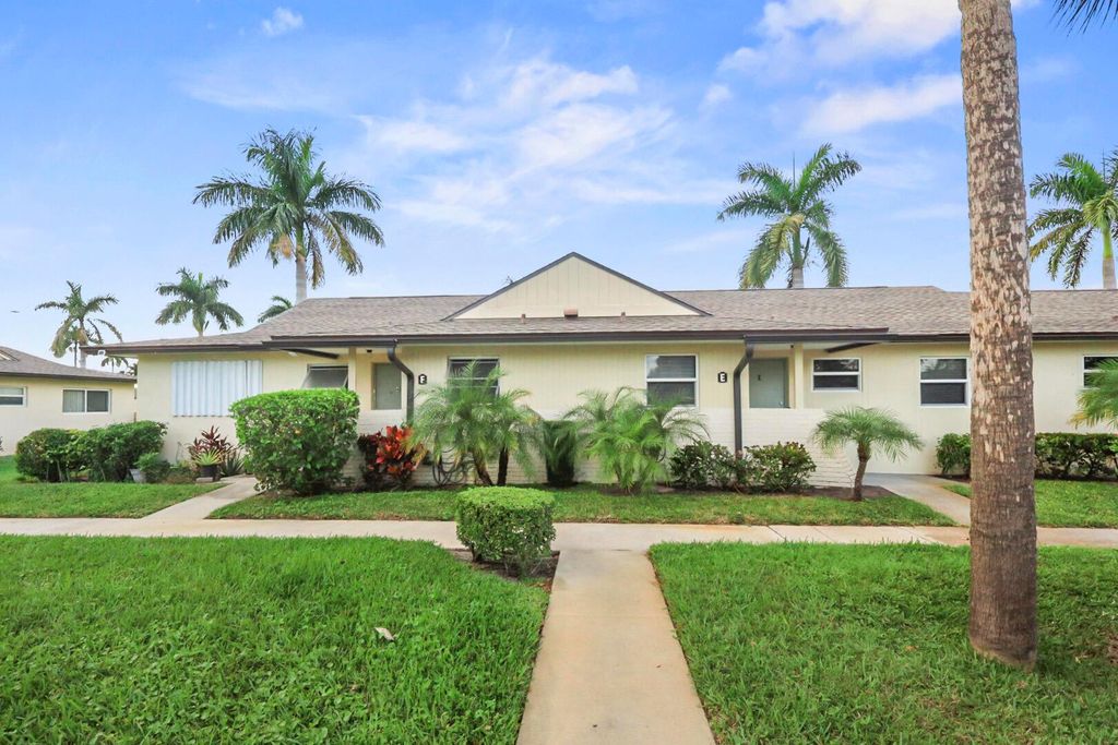 4808 Cresthaven Blvd Boulevard E, West Palm Beach, FL 33415