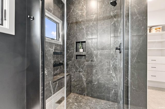 576 Sandringham Pass, Fort Wayne, IN 46845