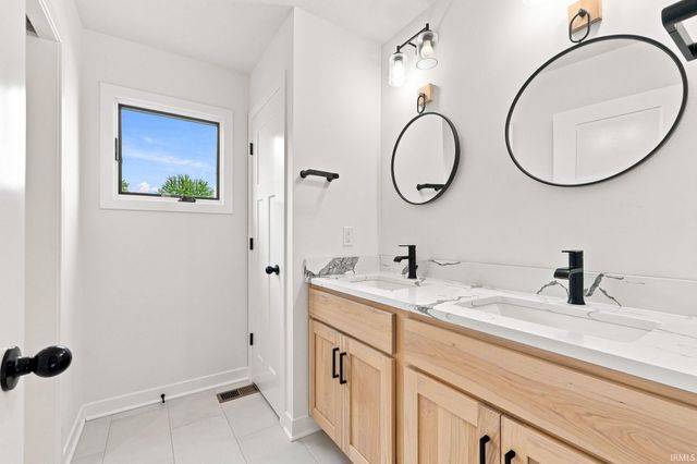 576 Sandringham Pass, Fort Wayne, IN 46845