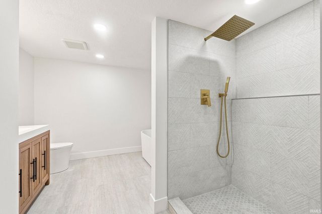 576 Sandringham Pass, Fort Wayne, IN 46845