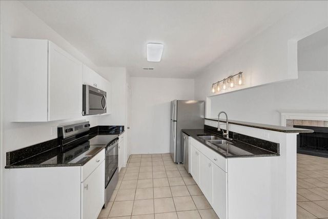 421 Fantail LOOP B, Lakeway, TX 78734