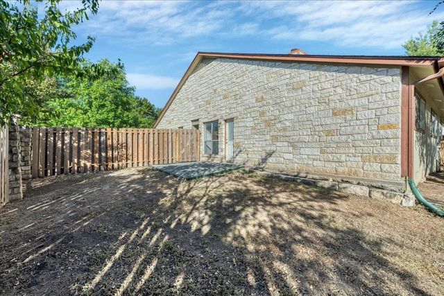 421 Fantail LOOP B, Lakeway, TX 78734