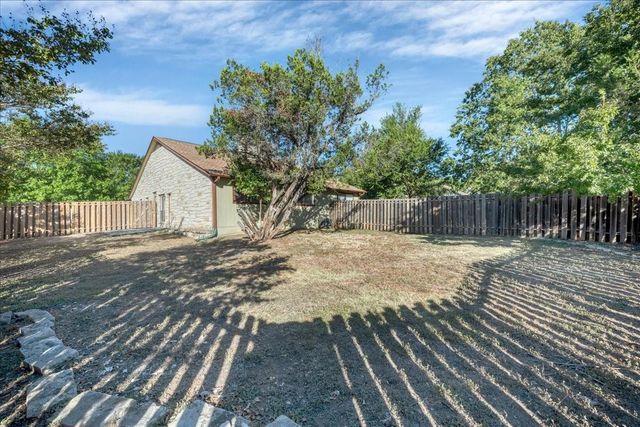 421 Fantail LOOP B, Lakeway, TX 78734