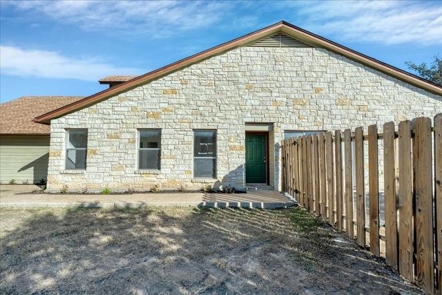 421 Fantail LOOP B, Lakeway, TX 78734