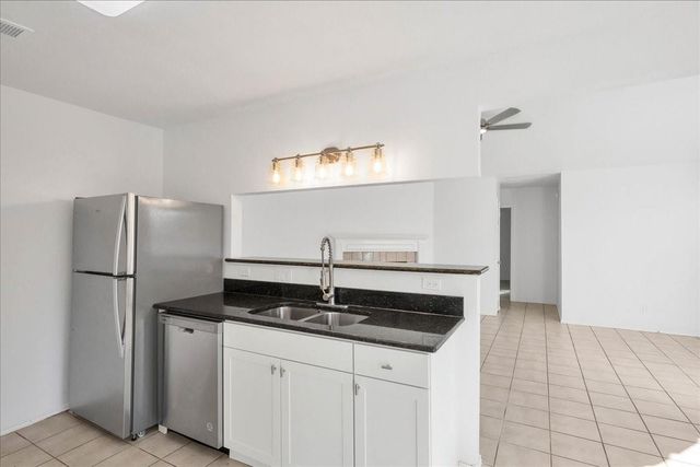 421 Fantail LOOP B, Lakeway, TX 78734