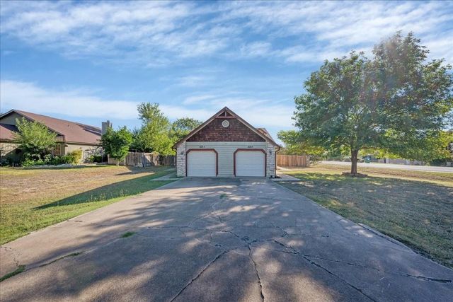 421 Fantail LOOP B, Lakeway, TX 78734