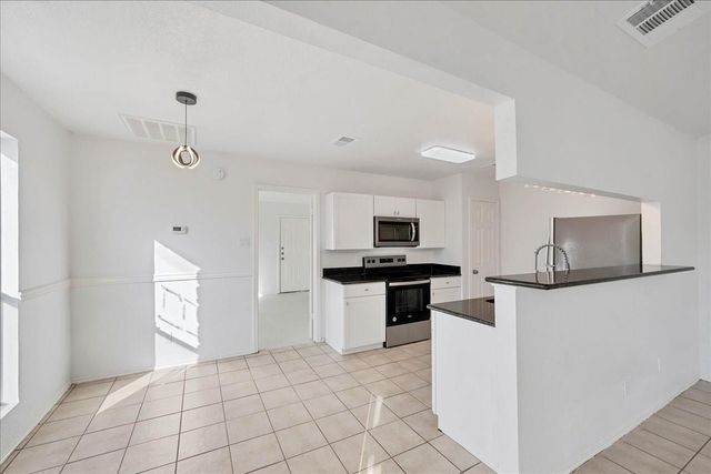 421 Fantail LOOP B, Lakeway, TX 78734