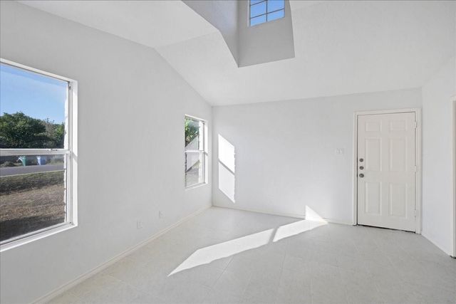 421 Fantail LOOP B, Lakeway, TX 78734