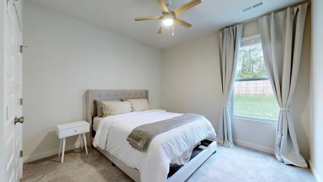 615 Ballard Dr, White House, TN 37188