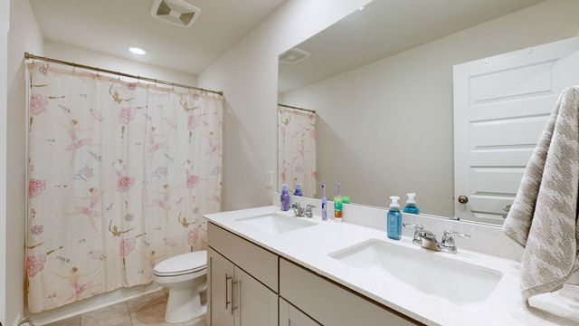 615 Ballard Dr, White House, TN 37188