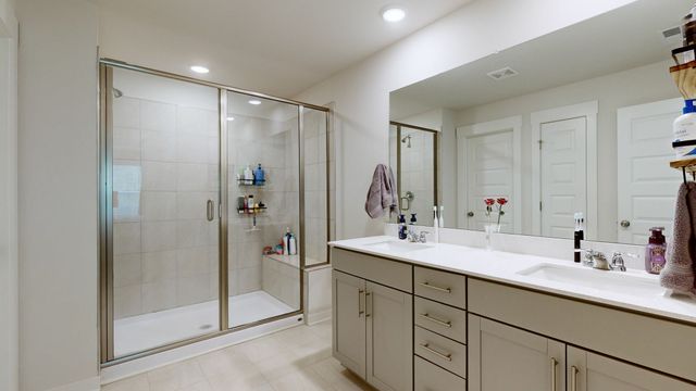 615 Ballard Dr, White House, TN 37188