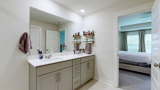 615 Ballard Dr, White House, TN 37188