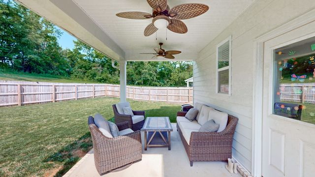 615 Ballard Dr, White House, TN 37188