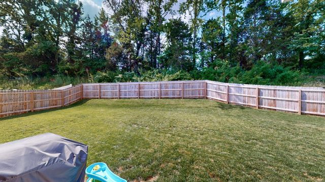 615 Ballard Dr, White House, TN 37188