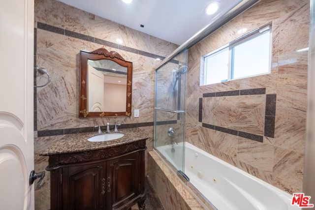 13847 Gilmore Street, Van Nuys (los Angeles), CA 91401