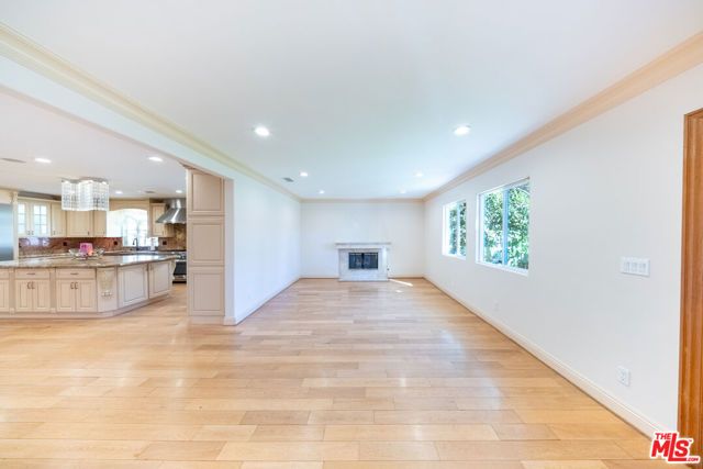 13847 Gilmore Street, Van Nuys (los Angeles), CA 91401