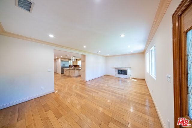 13847 Gilmore Street, Van Nuys (los Angeles), CA 91401