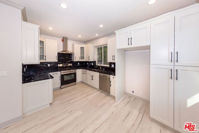 13847 Gilmore Street, Van Nuys (los Angeles), CA 91401