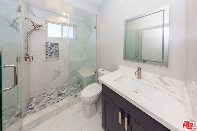 13847 Gilmore Street, Van Nuys (los Angeles), CA 91401