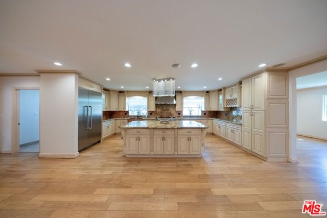 13847 Gilmore Street, Van Nuys (los Angeles), CA 91401