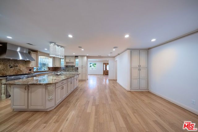 13847 Gilmore Street, Van Nuys (los Angeles), CA 91401