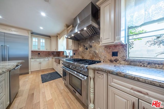 13847 Gilmore Street, Van Nuys (los Angeles), CA 91401