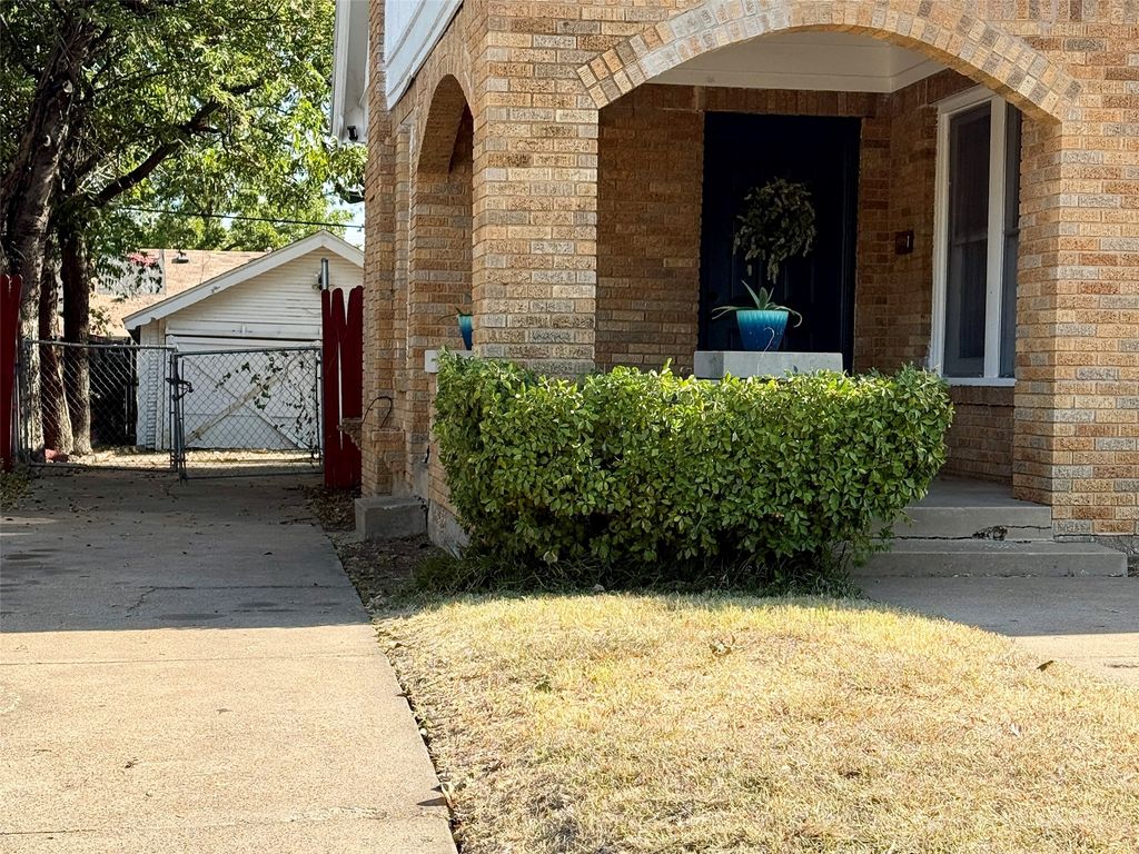 944 Marion Avenue, Fort Worth, TX 76104 — photo 2