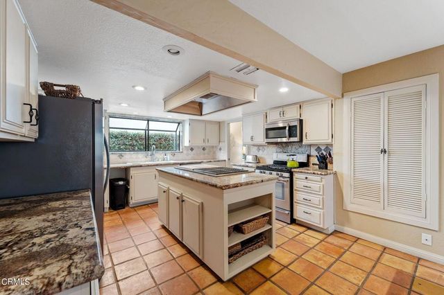 4850 Amalfi Way, Oxnard, CA 93035