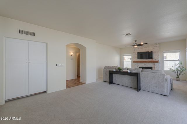 4266 E MILLBRAE Lane, Gilbert, AZ 85234