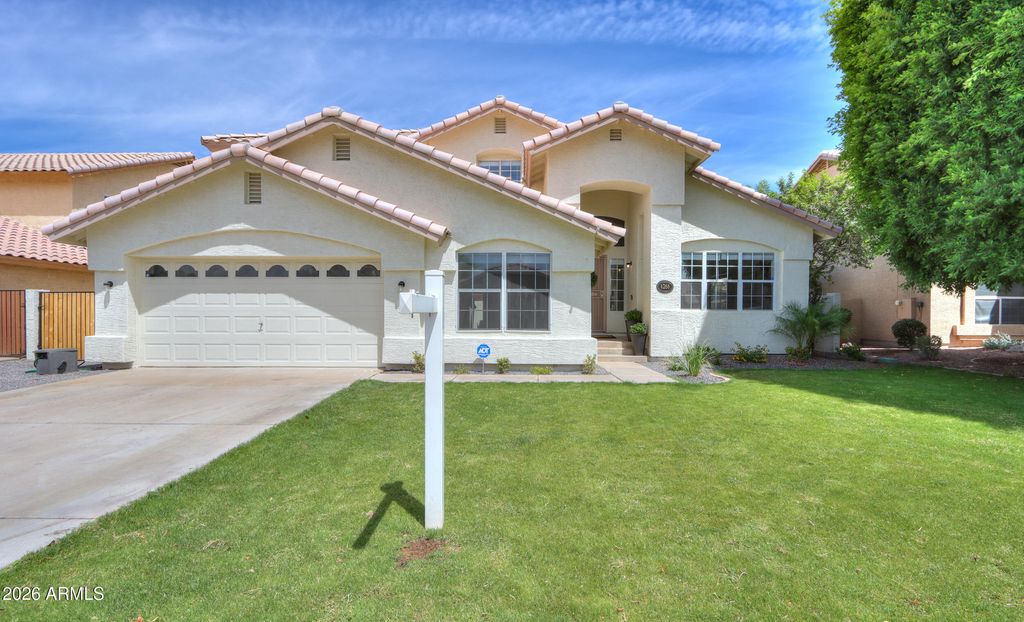 Image 3 of property listing at 4266 E MILLBRAE Lane, Gilbert, AZ 85234