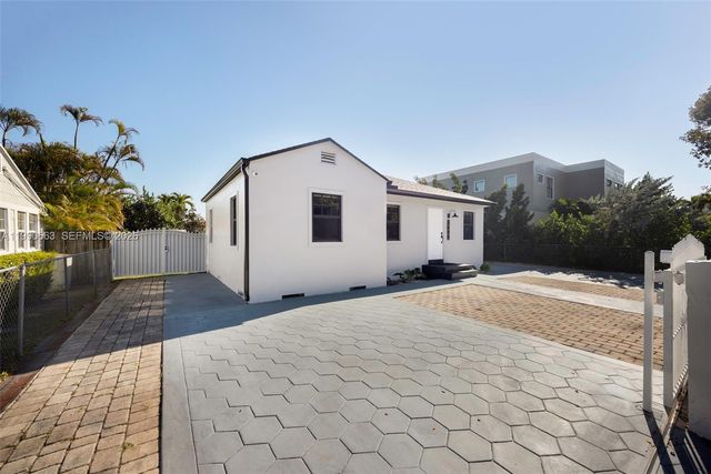 3640 SW 13th St, Miami, FL 33145