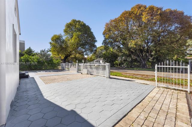 3640 SW 13th St, Miami, FL 33145