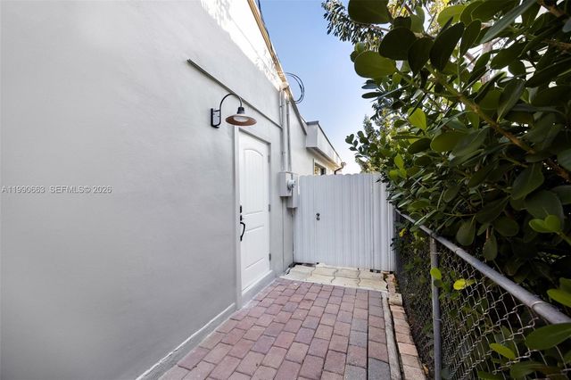 3640 SW 13th St, Miami, FL 33145