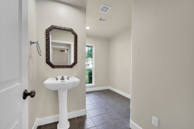 6202 Vicney Lane, Midlothian, TX 76065