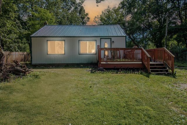 712 S Lagrave Street, Paw Paw, MI 49079