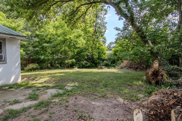 712 S Lagrave Street, Paw Paw, MI 49079